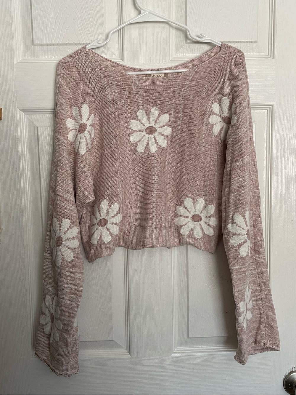 Altar’d State Women’s size Small Pink and White Daisy Knit Cropped Sweater